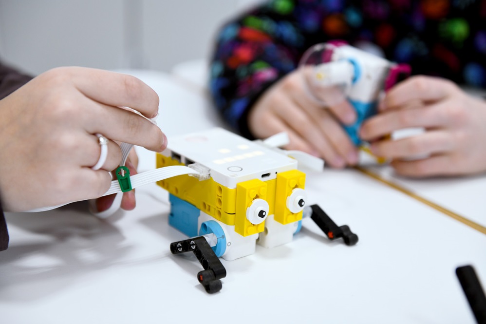 gotowy model zbudowany z klocków lego education