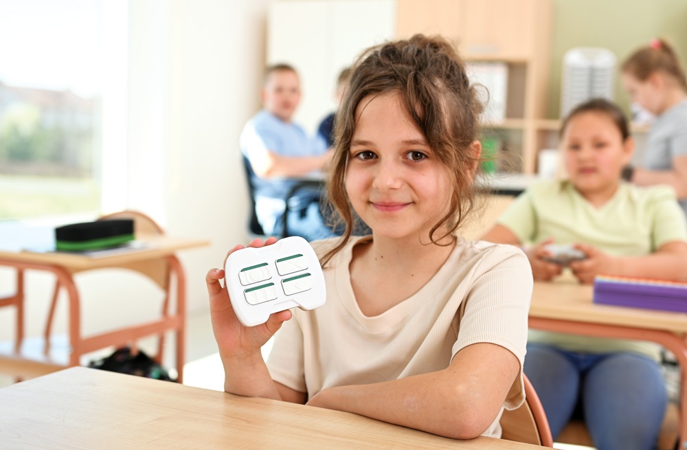 Dziewcznyna z padem z Classwise Inteligentna Klasa